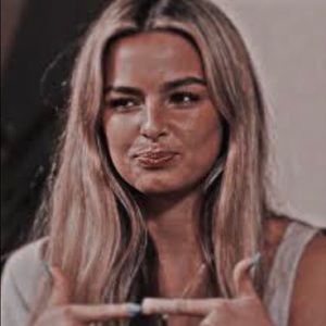 Meet your Posher, Mina